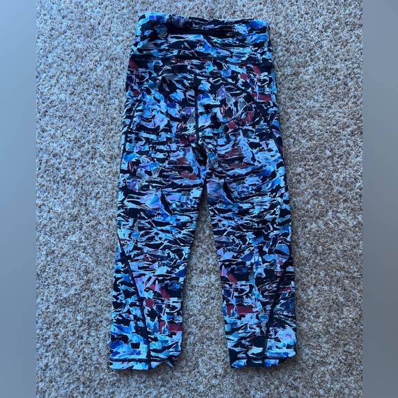 Lululemon Leggings Size 4 Blue Black Crop Break Free Nulux Culture Clash W6AJQS - Picture 1 of 4
